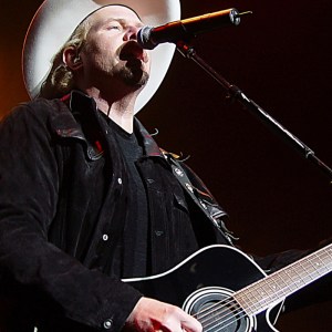 For Under $60, You Can Now Get Three LPs Worth of This Late Country Legend’s Greatest Hits