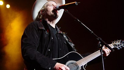 For Under $60, You Can Now Get Three LPs Worth of This Late Country Legend’s Greatest Hits