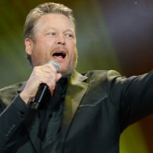 Blake Shelton Channels Classic Country With Alabama's "Mountain Music"