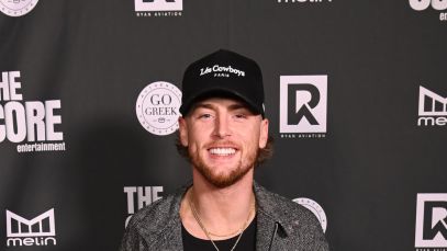 Country Star Makes Surprise Appearance at Beloved Boston Bar, Picks up Everyone’s Tab After Sold-Out Show