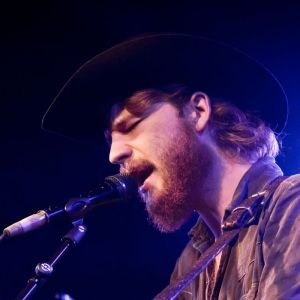 Colter Wall Mourns Loss of Beloved Bassist: ”Stood Beside Me for 10 Years”