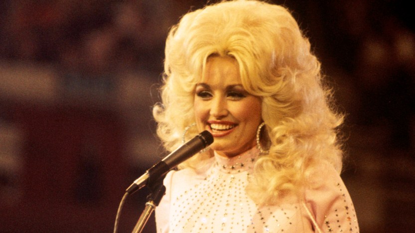 Dolly Parton's "Rhinestone Cowboy" Performance Is Pure 1970s Magic