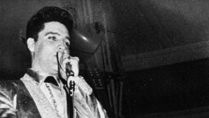 On the Charts 65 Years Ago, Elvis Presley Nabbed His 5th No. 1 of the Decade With a Song Based on an Italian Ballad
