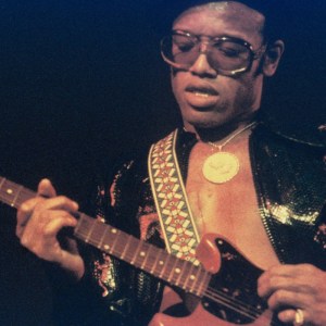 Bobby Womack performs on stage in 1976 in Amsterdam, Netherlands. He plays a left-handed Gibson Les Paul Junior guitar. (Photo by Gijsbert Hanekroot/Redferns)
