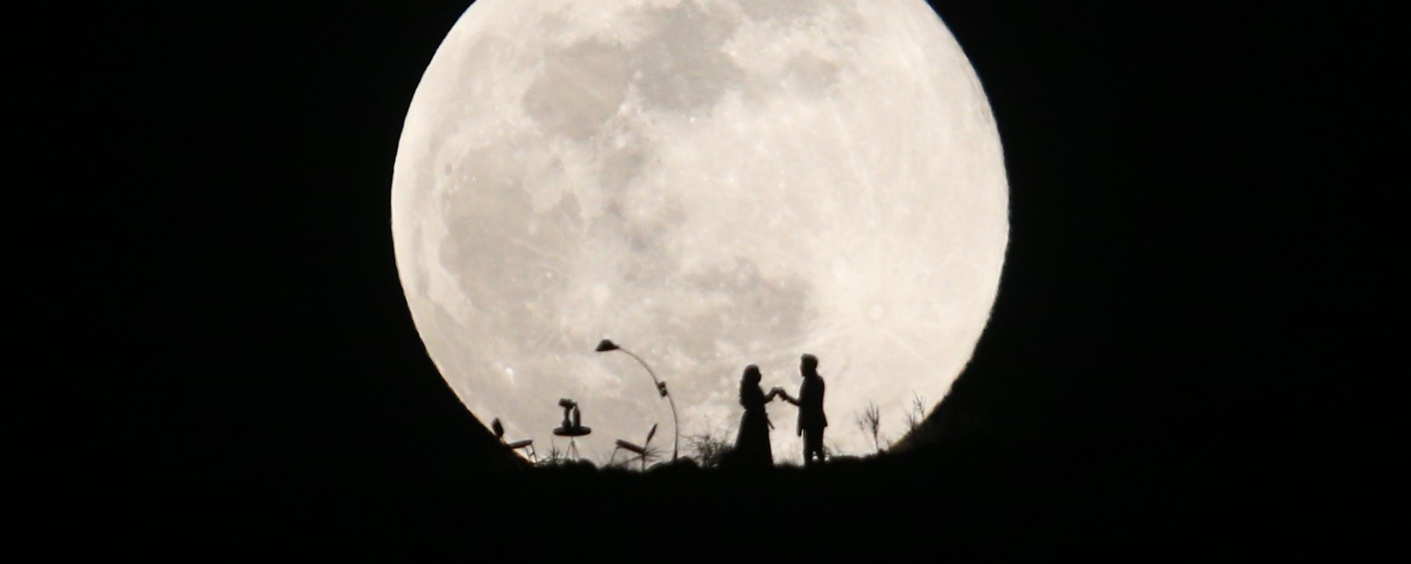 القصة المظلمة التي ألهمت “الرقص في ضوء القمر” لـ King Harvest