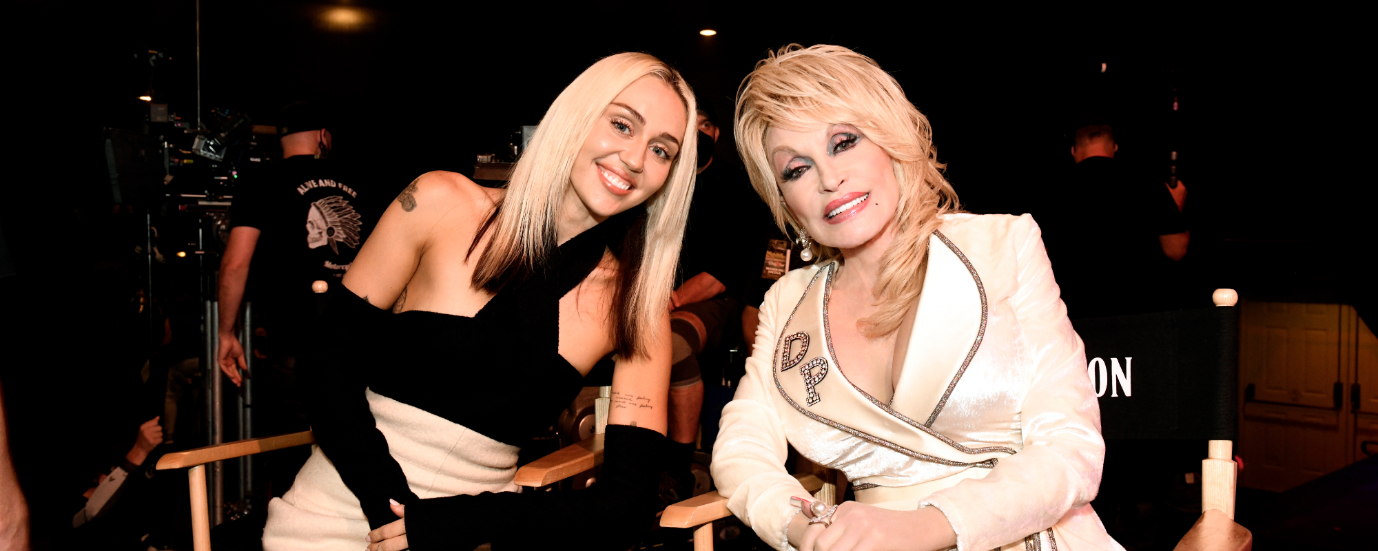 Miley Cyrus Reveals the “Terrible Habit” She Learned From Dolly Parton