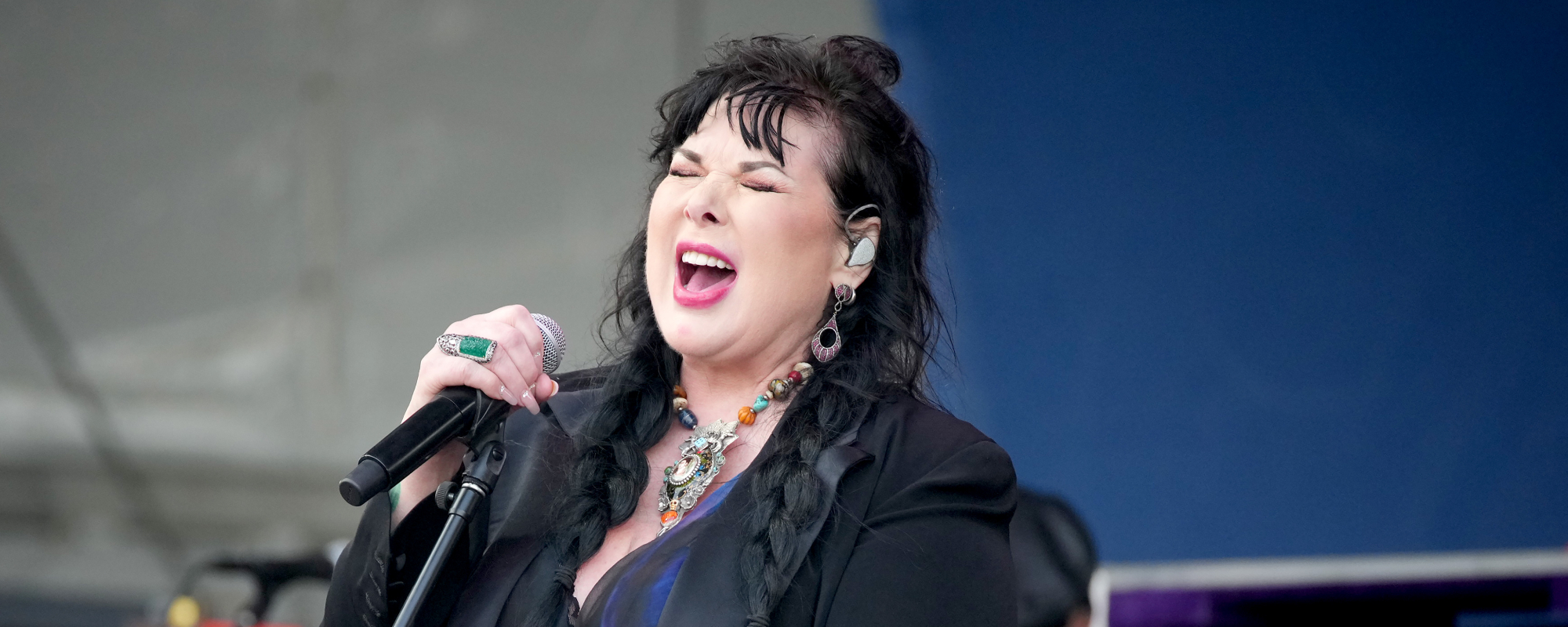 تختتم Hearts Ann Wilson عرض تكريم Tammy Wynette في Ryman بغلاف ملحمي “Stand By Your Man”