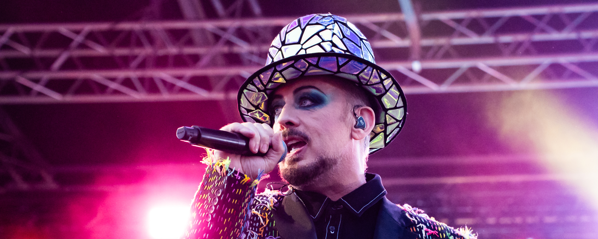 80s Hitmaker Reveals He’s Written “Five Albums” With the Help of AI