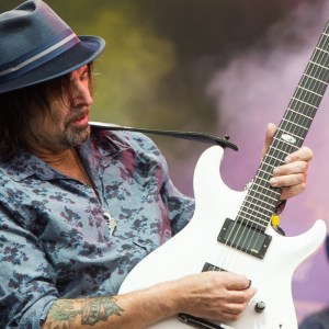 GLASTONBURY, ENGLAND - JUNE 26: Phil Campbell and Lemmy Kilmister (R) of Motorhead perform at the Glastonbury Festival at Worthy Farm, Pilton on June 26, 2015 in Glastonbury, England. (Photo by Samir Hussein/Redferns via Getty Images)