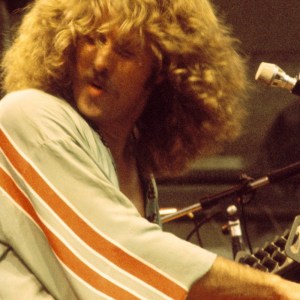 Jay Ferguson of Jo Jo Gunne performing live onstage at the Schaefer Music Festival, Central Park, New York, 25th June 1973. (Photo by Steve Morley/Redferns)
