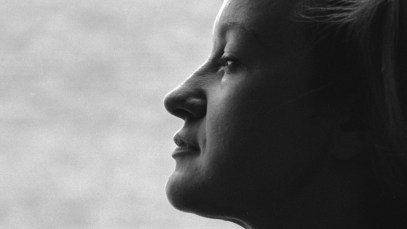 UNITED KINGDOM - JANUARY 01: Photo of Isla CAMERON; Portrait of folk singer (Photo by Brian Shuel/Redferns)