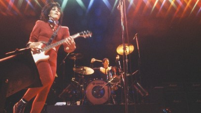 On the Charts 44 Years Ago, Joan Jett and The Blackhearts Kicked Off a Seven-Week Peak at No. 1 With This Legendary Tune