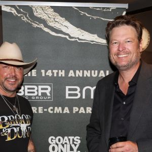 Blake Shelton Celebrates Jason Aldean’s 31 No. 1 Hits With Poem Roasting Dustin Lynch, Luke Bryan