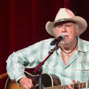 Born on This Day in 1942, the Underrated Outlaw Country Maverick Who Gave Us This Hit About a New Orleans Street Performer