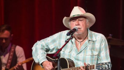 Born on This Day in 1942, the Underrated Outlaw Country Maverick Who Gave Us This Hit About a New Orleans Street Performer