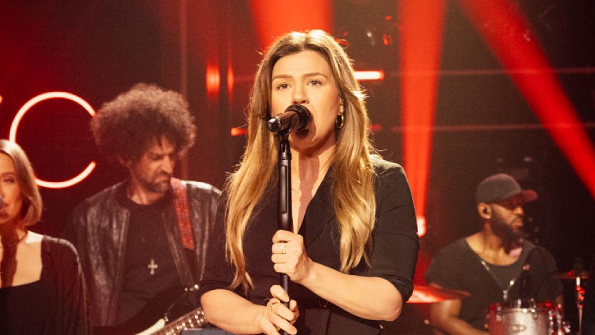 Kelly Clarkson Honors Tanya Tucker With "It's A Little Too Late" Cover At Rodeo Houston