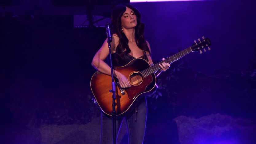 “Haters Are Gonna Say That That Bull Is AI”: Kacey Musgraves Explains Wild Story Behind ‘Middle of Nowhere’ Album Cover