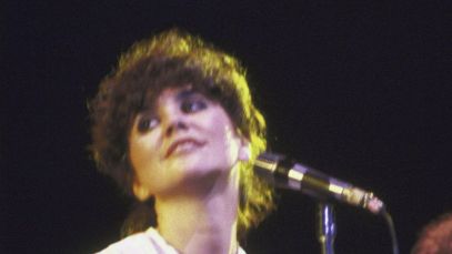 On This Day in 1975, Linda Ronstadt Released Her Chart-Topping Crossover Cover of This 1960 Everly Brothers Hit