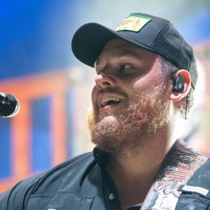 Luke Combs Kicks off ‘My Kinda Saturday Night’ Tour With Shattered Attendance Record at Allegiant Stadium