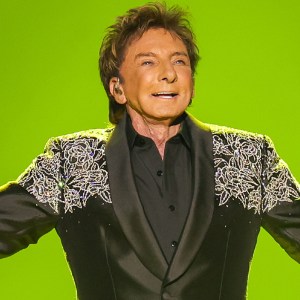 Barry Manilow Announces First New Studio Album in Nearly 15 Years