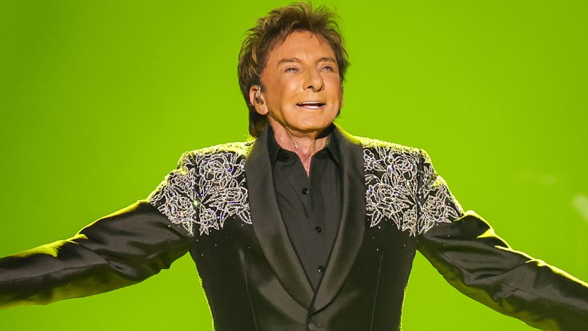 Barry Manilow Announces First New Studio Album in Nearly 15 Years