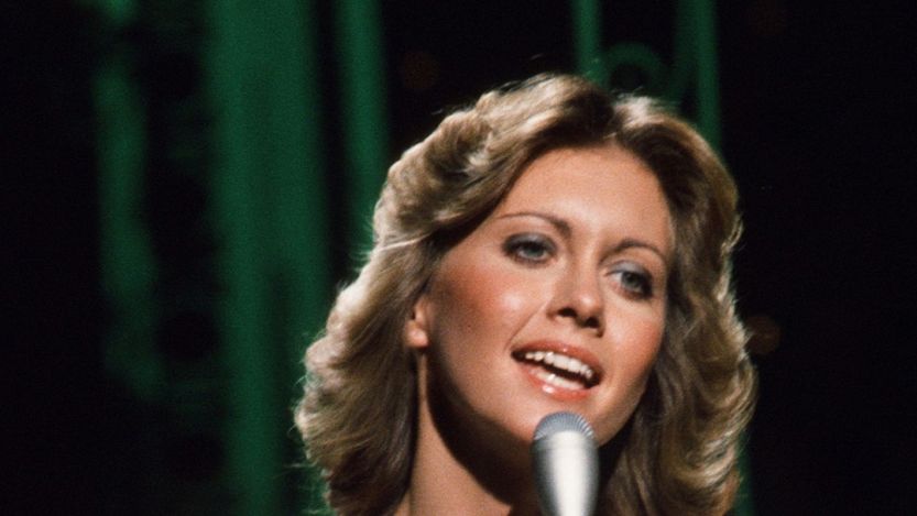 On This Day in 1975, Olivia Newton-John Ruled the Charts With Her Second Straight No. 1 Hit