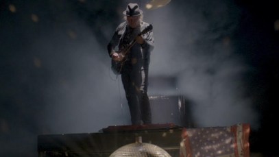 Neil Young Reveals He’s Recording a New Album with Backing Group The Chrome Hearts, Featuring Songs That “Make Me Feel”