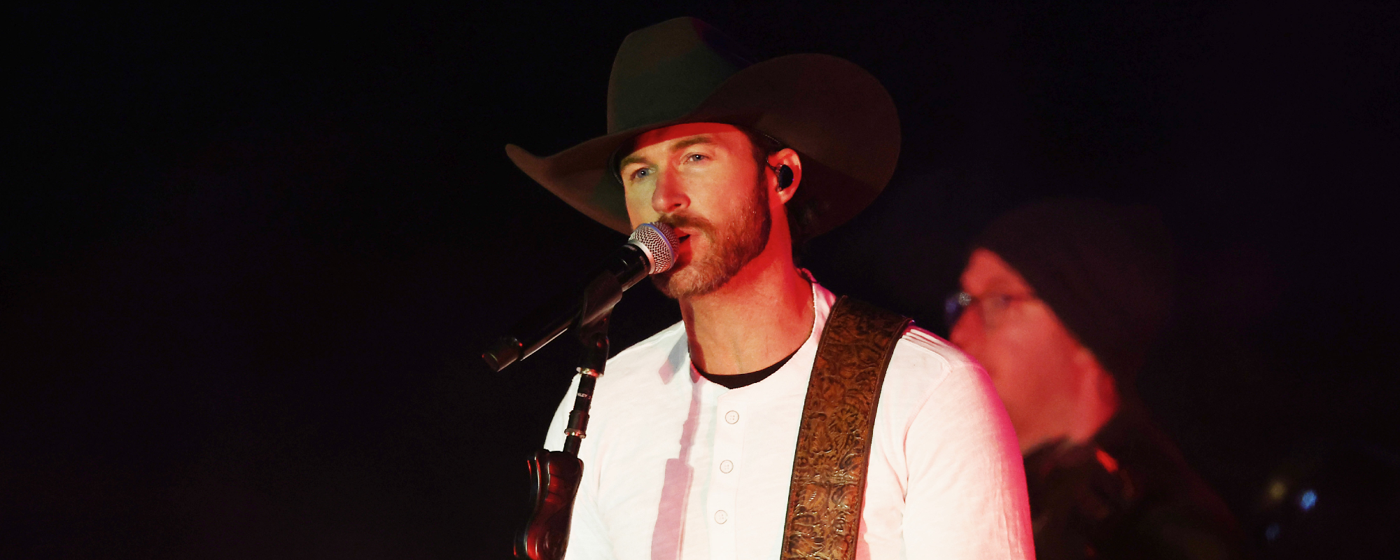 Country Music Superstar Left Bloodied After Fan Throws Phone at His Face During Australia Set: “Ya’ll See How Tough I Am?”