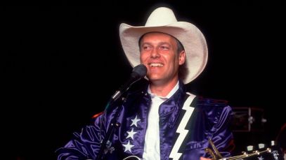 On This Day in 1989, Ricky Van Shelton Scored His Fifth Straight No. 1 Hit With a Song Also Recorded by Jim Reeves and Elvis Presley