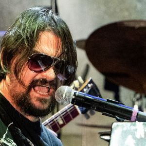 Shooter Jennings Embraces ”Imperfection” in Age of AI