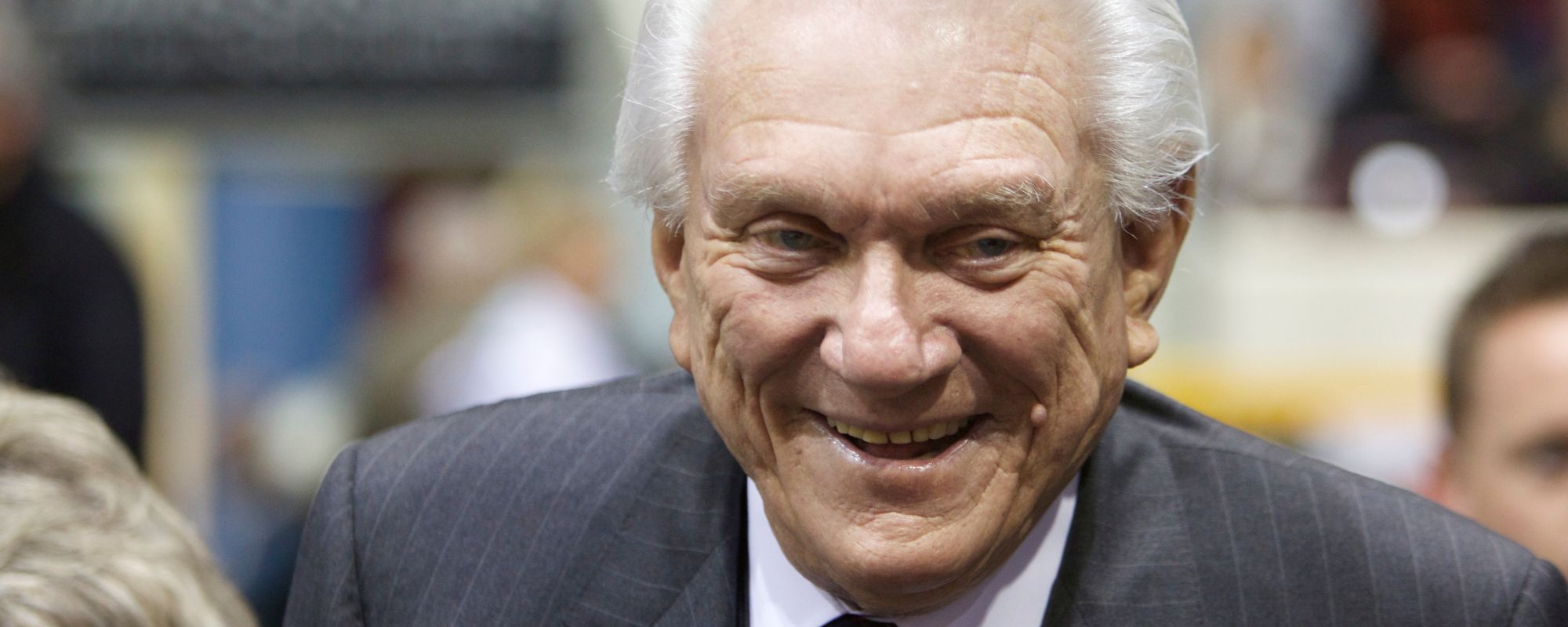 Born on This Day in 1937, the “Country Gentleman” Who Hosted Garth Brooks and Shania Twain on His Long-Running TV Show