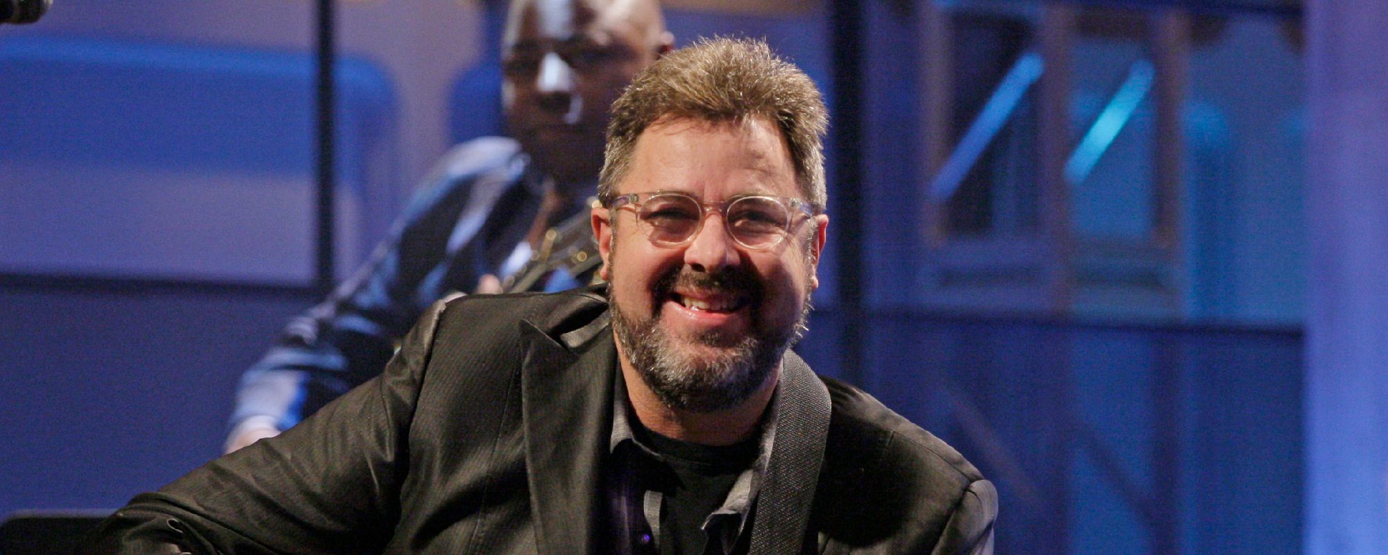 “My Husband Sang That to Me Every Night Before He Died”: This Timeless Vince Gill Performance Reminds Us What Real Love Looks Like