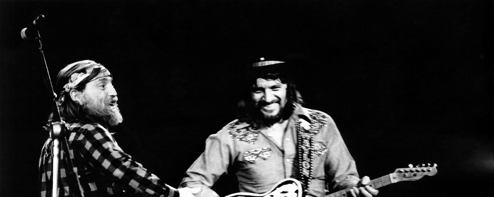 On the Charts This Day in 1976, the First Platinum-Certified Country Album Topped the Charts