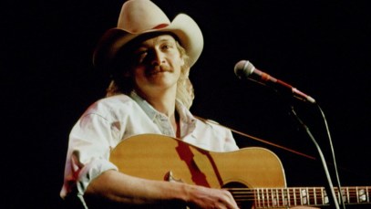 Alan Jackson Had a Big Hit With a Song That Waylon Jennings Didn’t Understand