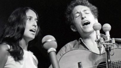 Joan Baez and Bob Dylan performing