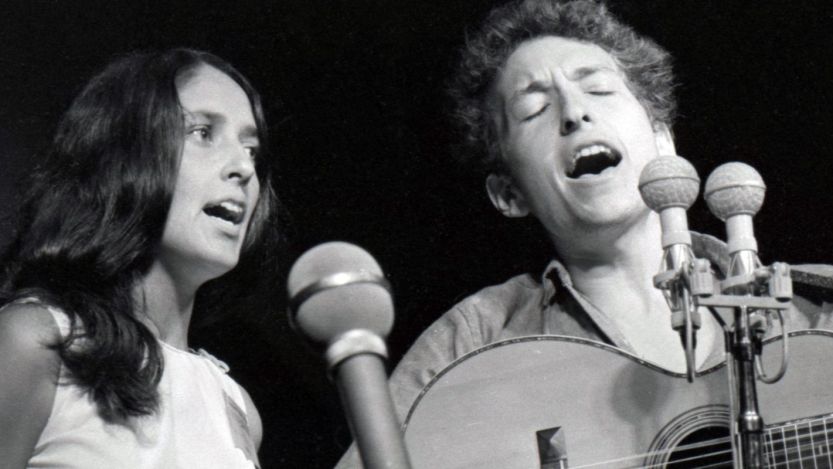 Joan Baez and Bob Dylan performing