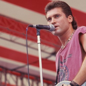 Billy Ray Cyrus Broke a Record With This Massive Hit, Which Was Actually a Cover