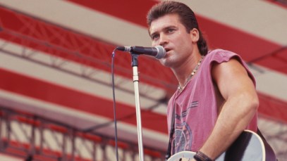 Billy Ray Cyrus Broke a Record With This Massive Hit, Which Was Actually a Cover