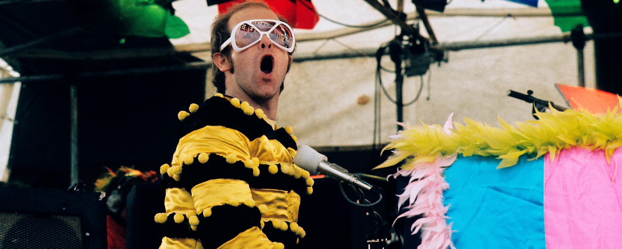 4 Elton John Songs From the 1970s That I Obsessively Listen to Today