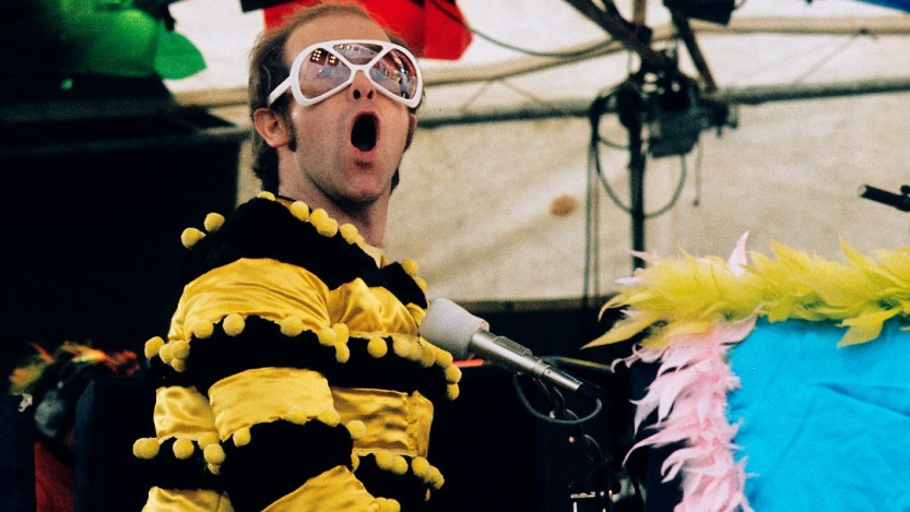 4 Elton John Songs From the 1970s That I Obsessively Listen to Today