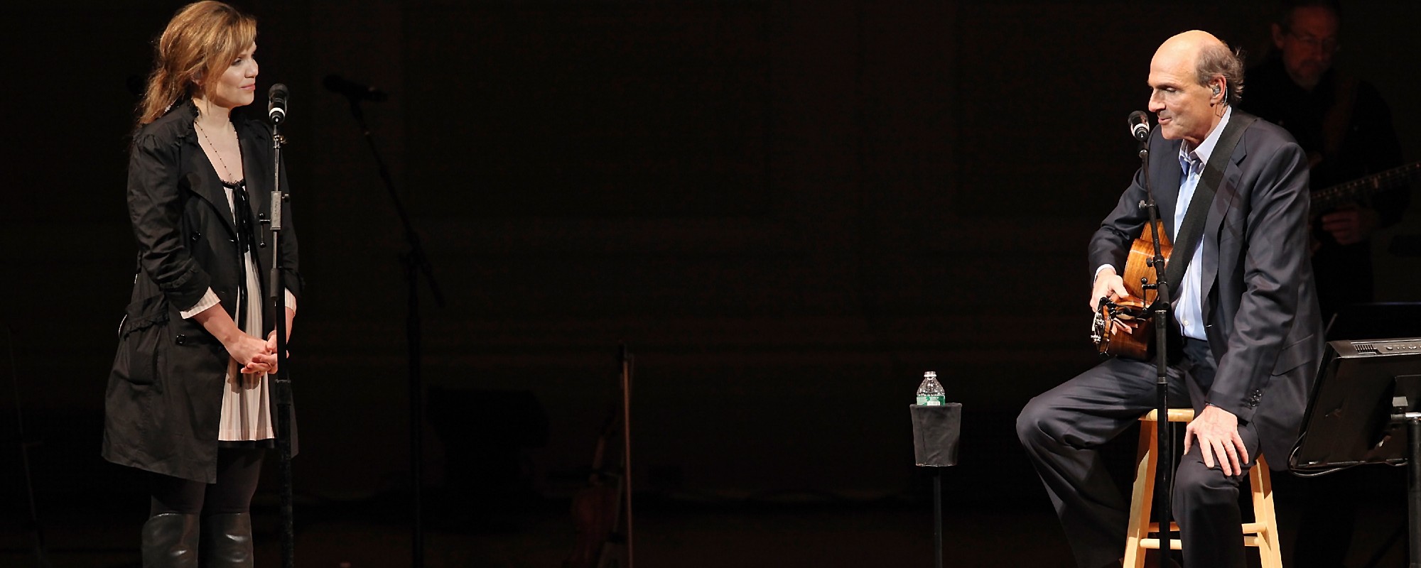 حصل جيمس تايلور على ترشيح لجائزة CMA، وكان ذلك عن هذا الثنائي المذهل لعام 2004