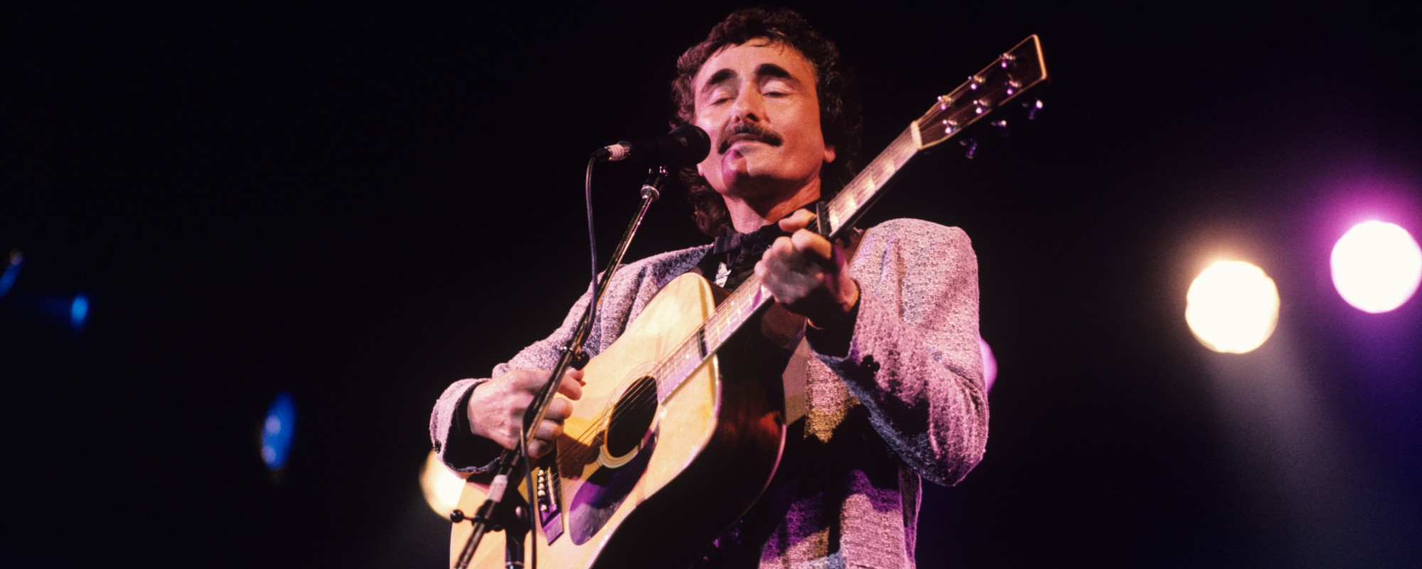 On This Day in 2019, We Lost the No. 1 Solo Hitmaker Who Was Also a Member of Country Music’s Greatest Sibling Trio