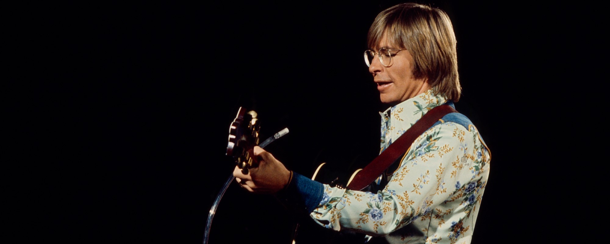 These 3 Songs From 1975 Found a Place on Both the Country and Rock Charts