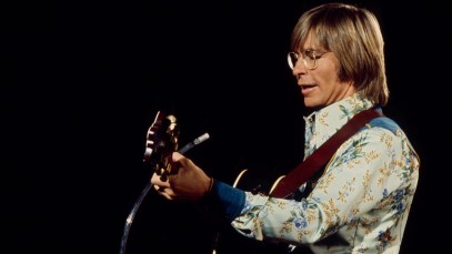 These 3 Songs From 1975 Found a Place on Both the Country and Rock Charts