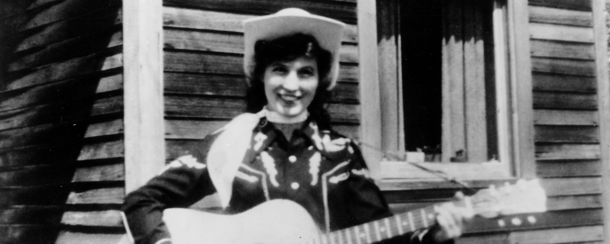 تنسب لوريتا لين الفضل إلى ظهورها الأول في Grand Ole Opry بهذه الأغنية الناجحة