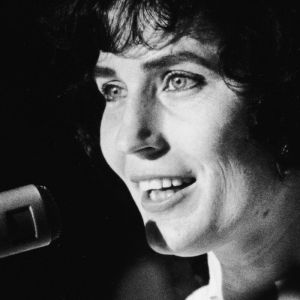 Loretta Lynn performing