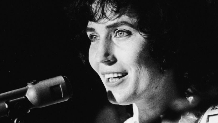 Loretta Lynn performing