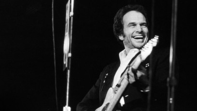 It’s Impossible Not To Smile Listening to These 3 Country Songs From 1968