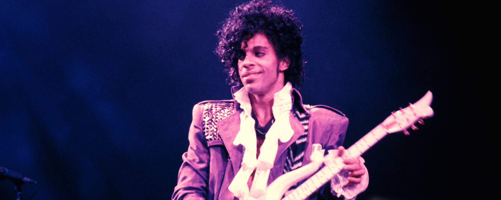 يجب على الجميع أن يعرفوا أغاني الأمير الأربعة هذه، والتي هي عبقرية تمامًا