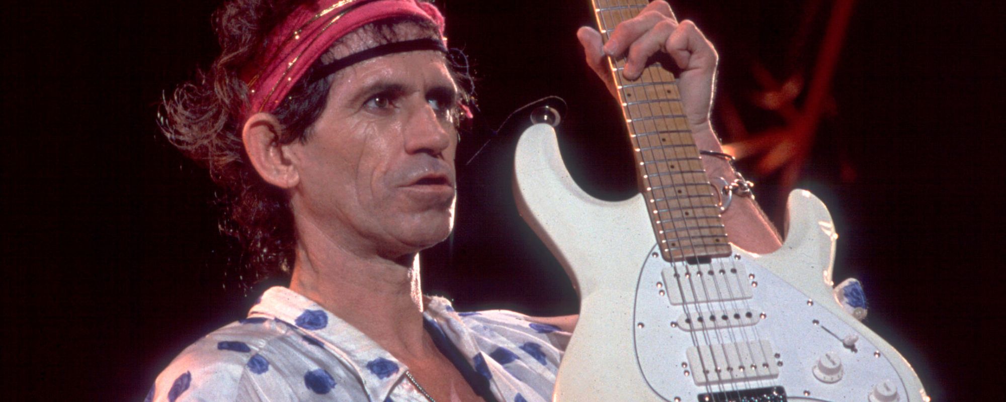 رد كيث ريتشاردز على أي شخص قال إن وظيفته كنجم موسيقى الروك كانت سهلة في مقابلة عام 1989: “جربها أحيانًا”